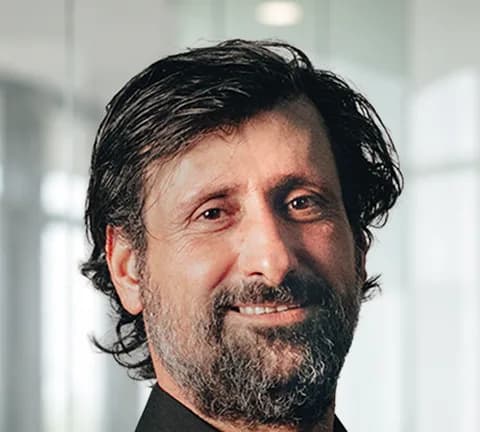 Portrait of Omid Rahmani